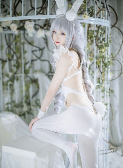 国产肥老太吃嫩草av_十万网红美女美酱